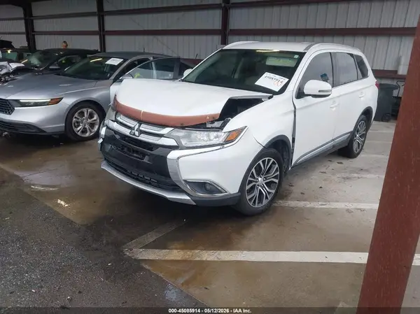 JA4AD3A31JZ002804 2018 MITSUBISHI OUTLANDER - Image 2