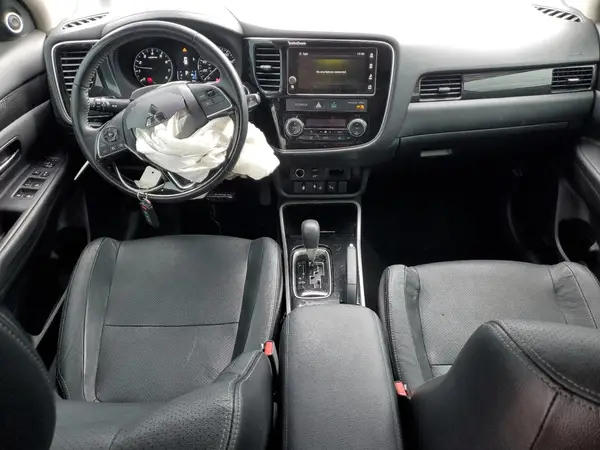 JA4AD3A31JZ006089 2018 MITSUBISHI OUTLANDER - Image 8