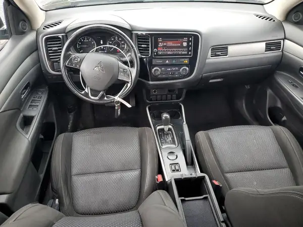 JA4AD3A31JZ007470 2018 MITSUBISHI OUTLANDER - Image 8
