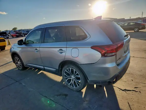 JA4AD3A31JZ010420 2018 MITSUBISHI OUTLANDER - Image 2