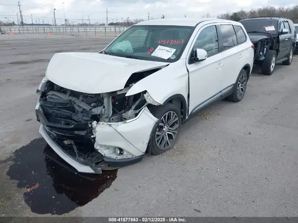 JA4AD3A31JZ011860 2018 MITSUBISHI OUTLANDER - Image 2