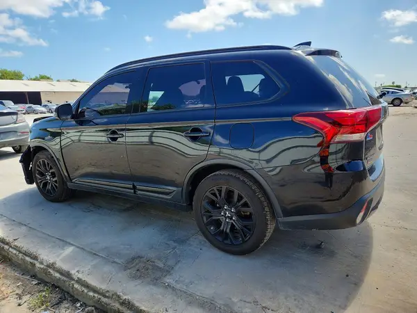 JA4AD3A31JZ021983 2018 MITSUBISHI OUTLANDER - Image 2