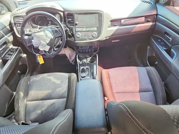 JA4AD3A31JZ021983 2018 MITSUBISHI OUTLANDER - Image 8