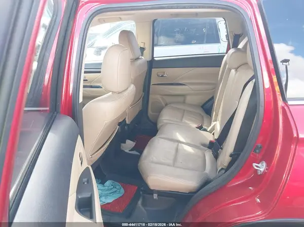 JA4AD3A31JZ022079 2018 MITSUBISHI OUTLANDER - Image 8