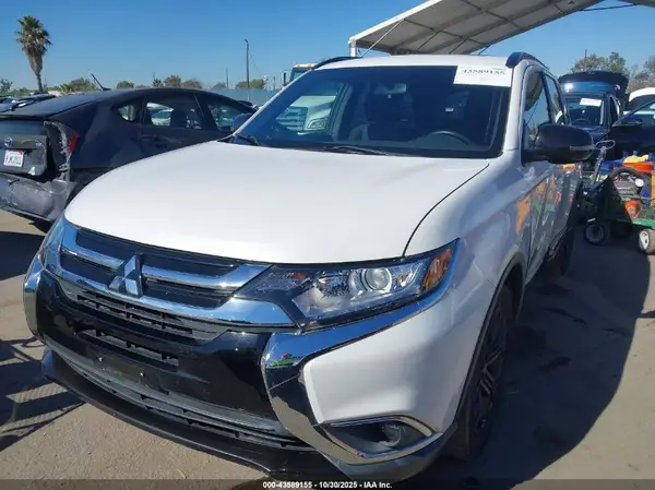JA4AD3A31JZ029680 2018 MITSUBISHI OUTLANDER - Image 2