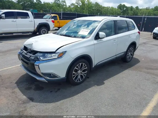 JA4AD3A31JZ032417 2018 MITSUBISHI OUTLANDER - Image 2