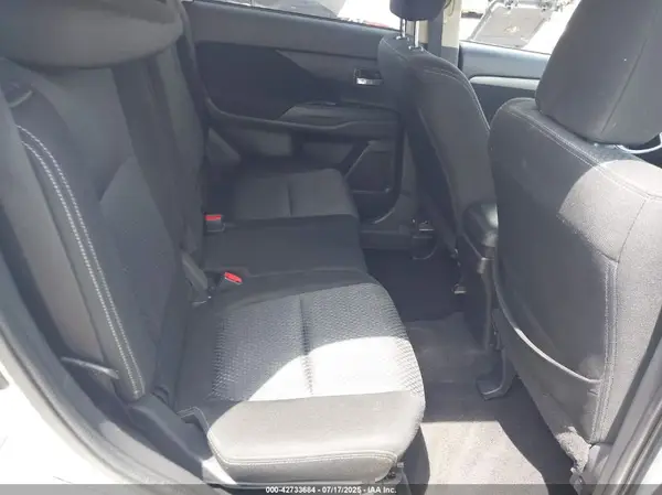 JA4AD3A31JZ032417 2018 MITSUBISHI OUTLANDER - Image 8