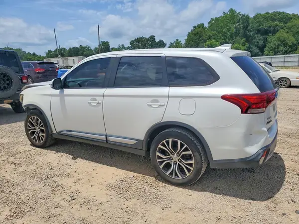 JA4AD3A31JZ032420 2018 MITSUBISHI OUTLANDER - Image 2