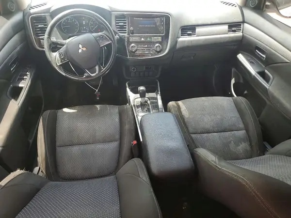 JA4AD3A31JZ032420 2018 MITSUBISHI OUTLANDER - Image 8