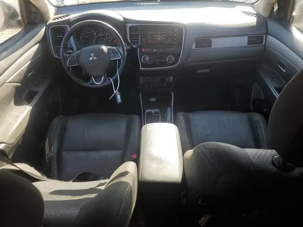 JA4AD3A31JZ032434 2018 MITSUBISHI OUTLANDER - Image 8