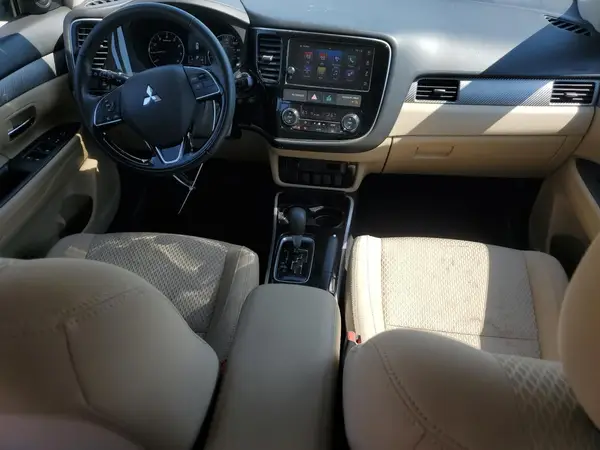 JA4AD3A31JZ033812 2018 MITSUBISHI OUTLANDER - Image 8