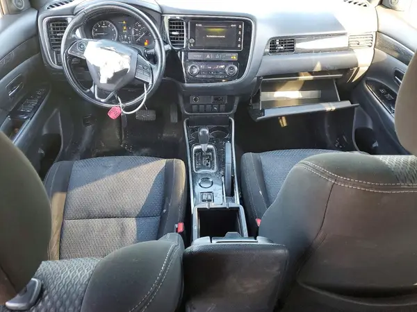 JA4AD3A31JZ034023 2018 MITSUBISHI OUTLANDER - Image 8