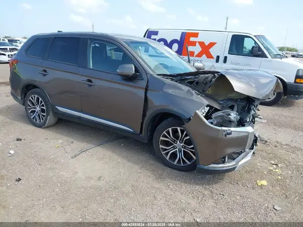 JA4AD3A31JZ034104 2018 MITSUBISHI OUTLANDER - Image 1