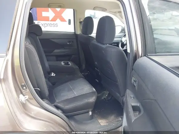 JA4AD3A31JZ034104 2018 MITSUBISHI OUTLANDER - Image 8