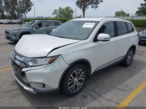 JA4AD3A31JZ039934 2018 MITSUBISHI OUTLANDER - Image 2