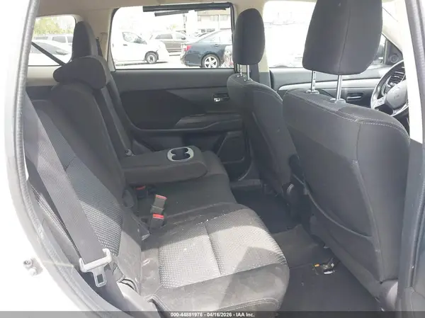 JA4AD3A31JZ039934 2018 MITSUBISHI OUTLANDER - Image 8