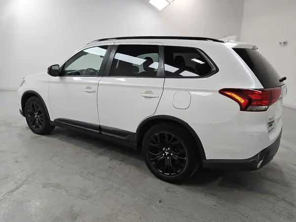 JA4AD3A31JZ044227 2018 MITSUBISHI OUTLANDER - Image 2