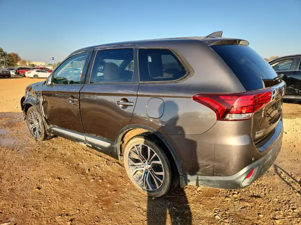 JA4AD3A31JZ045250 2018 MITSUBISHI OUTLANDER - Image 2