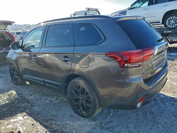 JA4AD3A31JZ054112 2018 MITSUBISHI OUTLANDER - Image 2