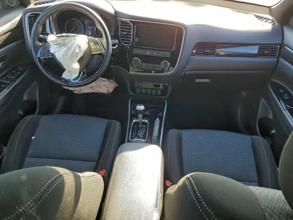 JA4AD3A31JZ054112 2018 MITSUBISHI OUTLANDER - Image 8