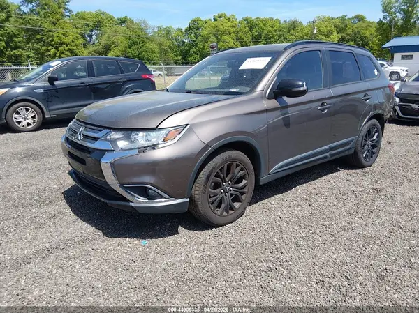 JA4AD3A31JZ059844 2018 MITSUBISHI OUTLANDER - Image 2