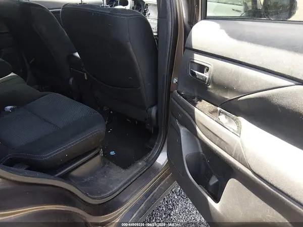 JA4AD3A31JZ059844 2018 MITSUBISHI OUTLANDER - Image 8