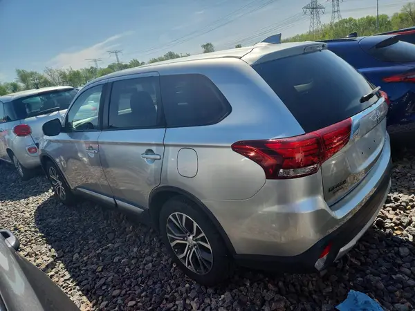 JA4AD3A31JZ061139 2018 MITSUBISHI OUTLANDER - Image 2