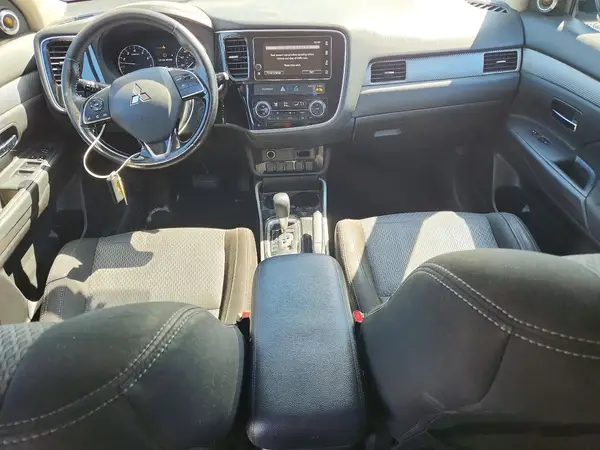 JA4AD3A31JZ061139 2018 MITSUBISHI OUTLANDER - Image 8