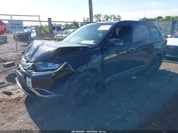 JA4AD3A31JZ063053 2018 MITSUBISHI OUTLANDER - Image 2