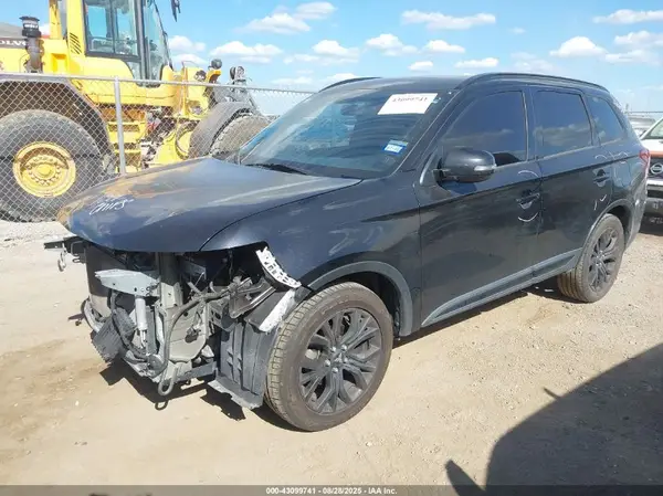 JA4AD3A31JZ066762 2018 MITSUBISHI OUTLANDER - Image 2