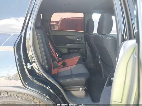 JA4AD3A31JZ066762 2018 MITSUBISHI OUTLANDER - Image 8