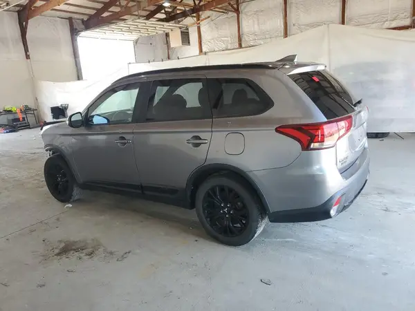 JA4AD3A31JZ067197 2018 MITSUBISHI OUTLANDER - Image 2