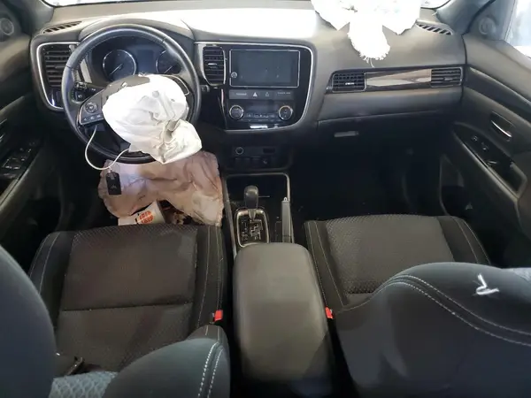 JA4AD3A31JZ067197 2018 MITSUBISHI OUTLANDER - Image 8