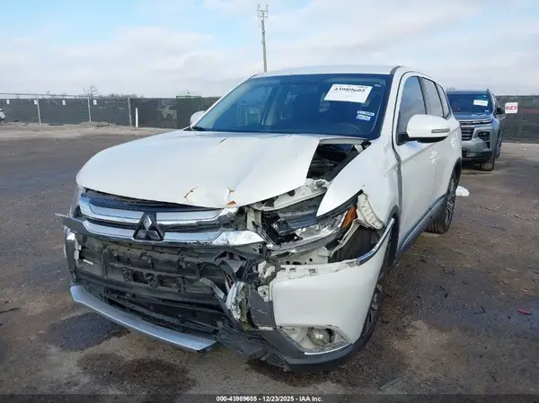 JA4AD3A31JZ067474 2018 MITSUBISHI OUTLANDER - Image 2