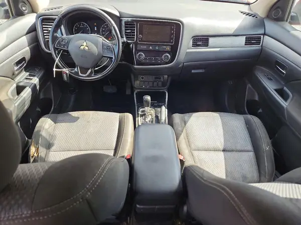 JA4AD3A31JZ068558 2018 MITSUBISHI OUTLANDER - Image 8
