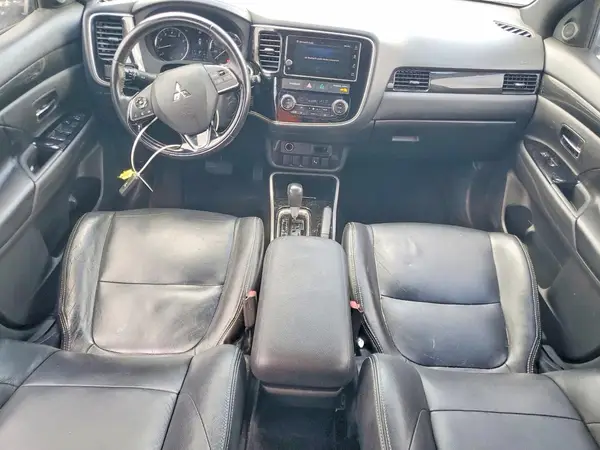 JA4AD3A31JZ069872 2018 MITSUBISHI OUTLANDER - Image 8