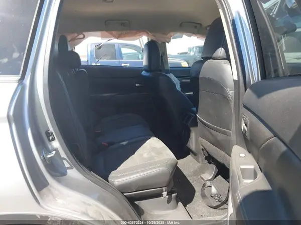 JA4AD3A31KJ002222 2019 MITSUBISHI OUTLANDER - Image 8