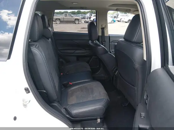 JA4AD3A31KZ020768 2019 MITSUBISHI OUTLANDER - Image 8