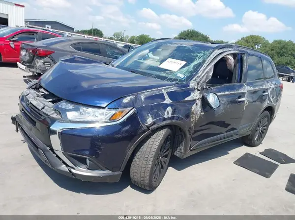 JA4AD3A31LZ042464 2020 MITSUBISHI OUTLANDER - Image 2