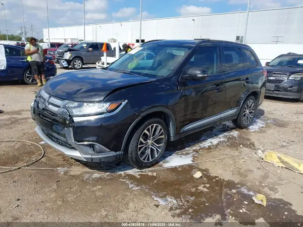 JA4AD3A32GZ011424 2016 MITSUBISHI OUTLANDER - Image 2