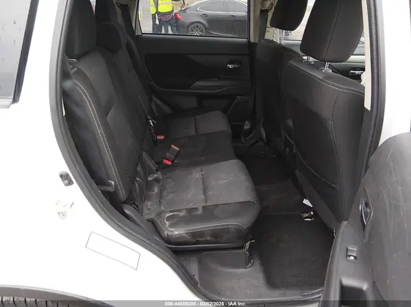 JA4AD3A32GZ016901 2016 MITSUBISHI OUTLANDER - Image 8