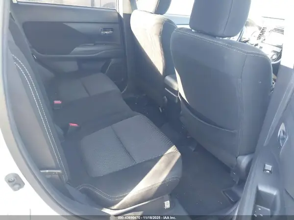 JA4AD3A32GZ017868 2016 MITSUBISHI OUTLANDER - Image 8