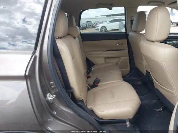 JA4AD3A32GZ038817 2016 MITSUBISHI OUTLANDER - Image 8