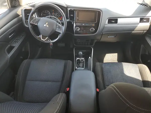 JA4AD3A32HZ021467 2017 MITSUBISHI OUTLANDER - Image 8