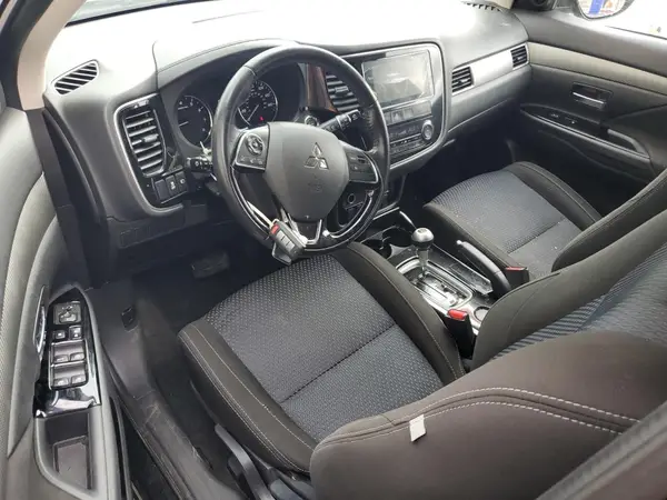 JA4AD3A32HZ025020 2017 MITSUBISHI OUTLANDER - Image 8