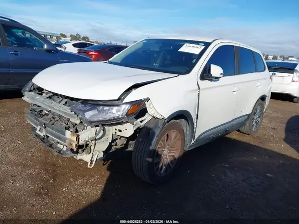 JA4AD3A32HZ028581 2017 MITSUBISHI OUTLANDER - Image 2