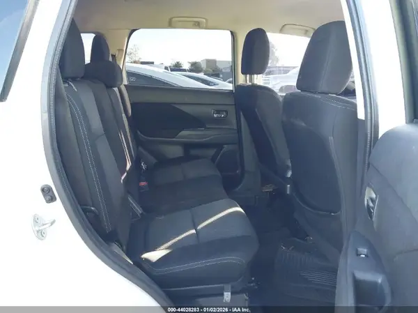 JA4AD3A32HZ028581 2017 MITSUBISHI OUTLANDER - Image 8