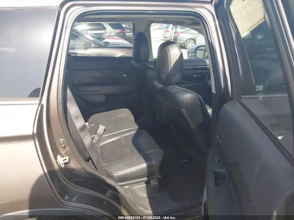 JA4AD3A32HZ031271 2017 MITSUBISHI OUTLANDER - Image 8