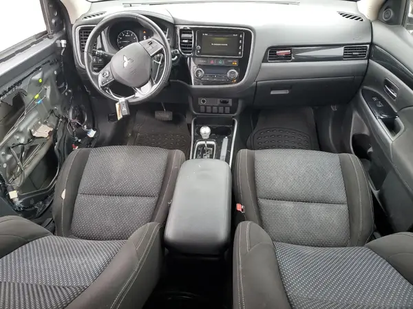 JA4AD3A32HZ032565 2017 MITSUBISHI OUTLANDER - Image 8