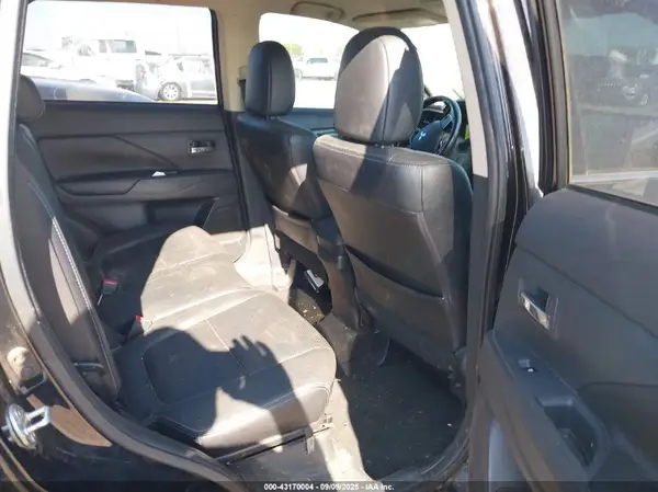 JA4AD3A32HZ039533 2017 MITSUBISHI OUTLANDER - Image 8